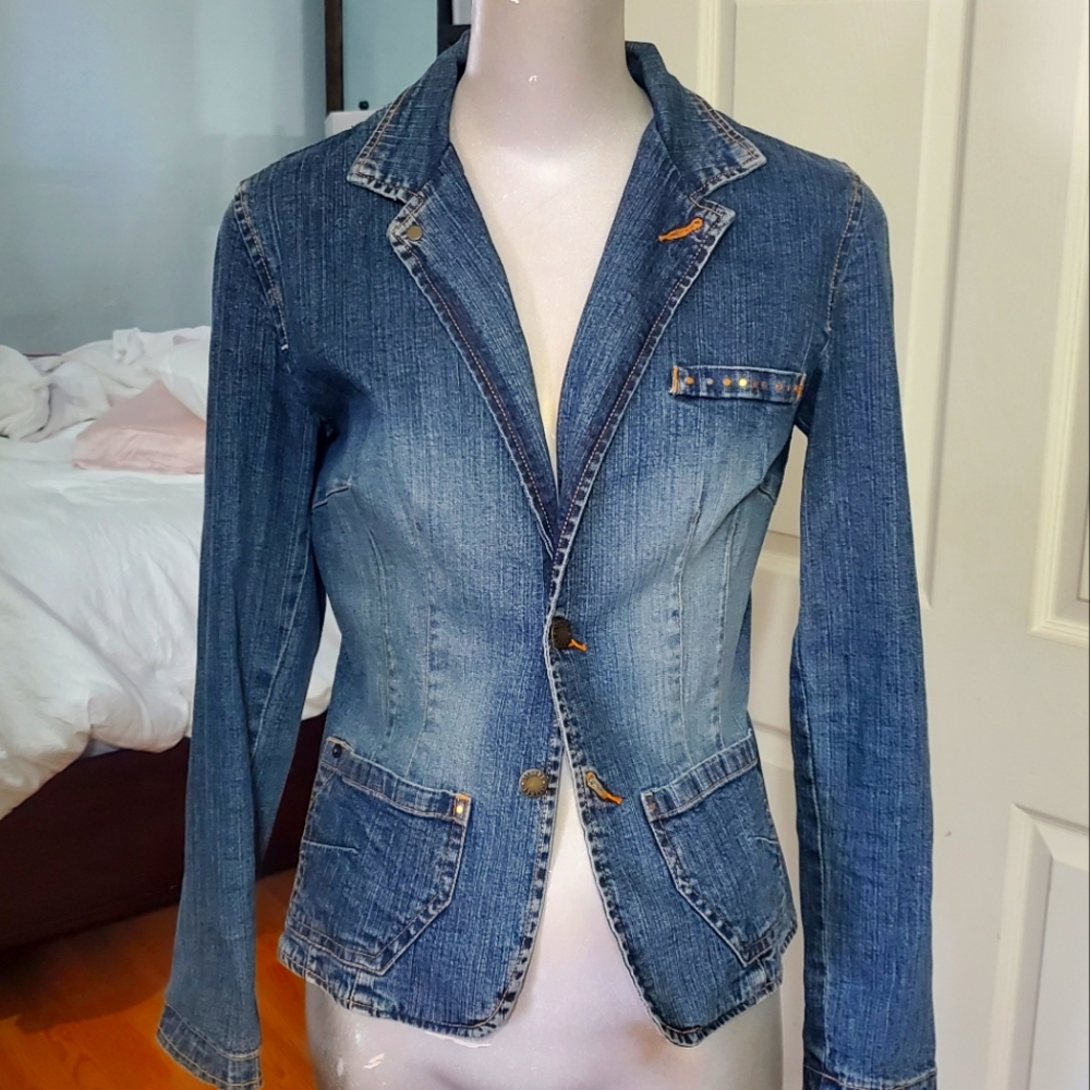 Denim blazer / jean jacket.  Size Small